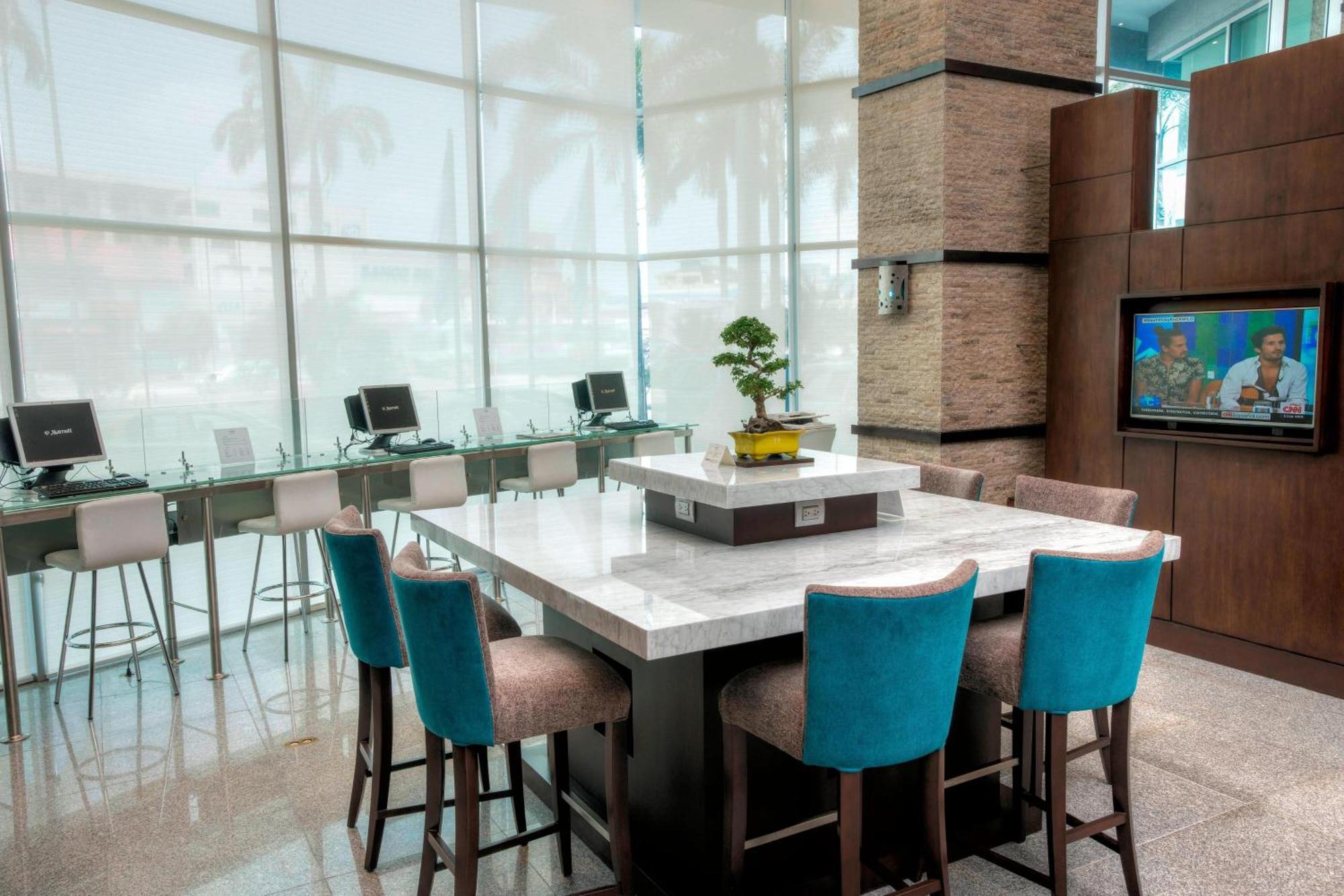 Courtyard By Marriott Guayaquil Hotel Exterior photo