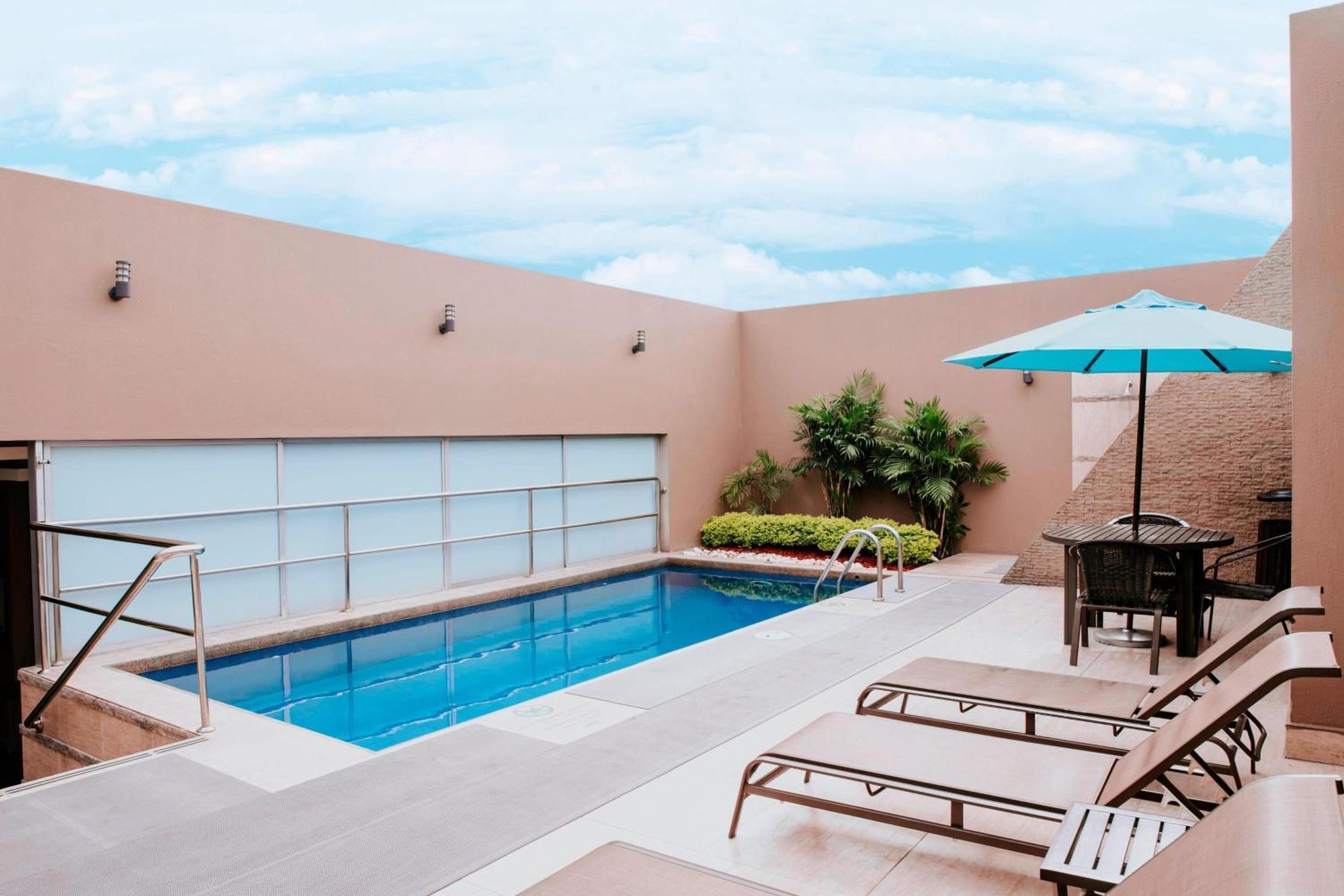 Courtyard By Marriott Guayaquil Hotel Exterior photo